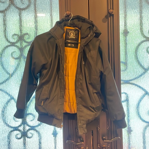 Water resistant volcom jacket - Picture 1 of 4